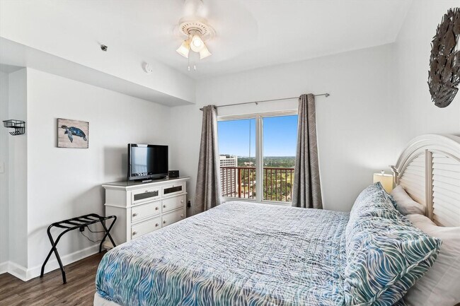 Building Photo - 9896 S Thomas Dr