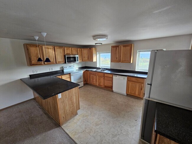 Building Photo - 1050 Deere St