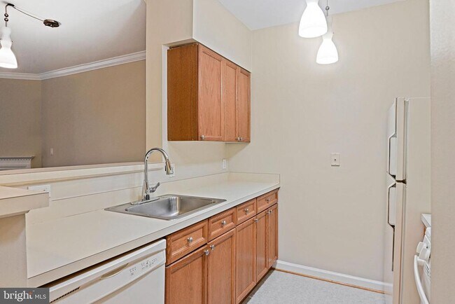 Building Photo - 2204 Westcourt Ln