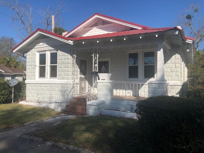 Building Photo - 1355 Grothe St