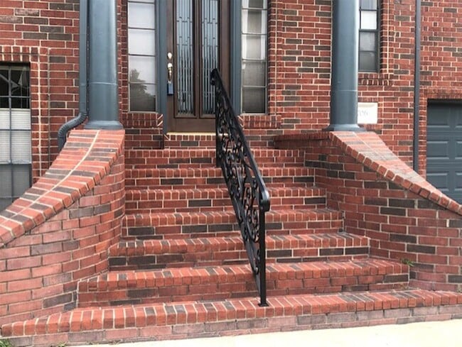 Building Photo - 1706 Country Squire Dr