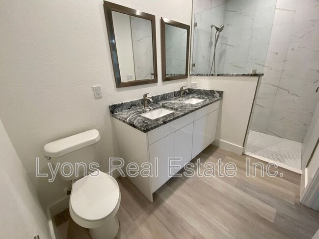 Building Photo - 2635 Starview Ave