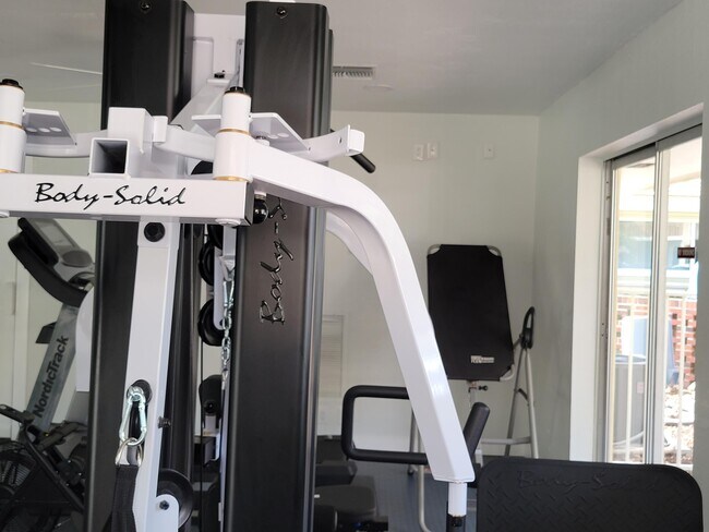 Building Photo - 1340 NE 28th Ave