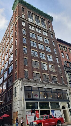 Building Photo - 126 E 6th St