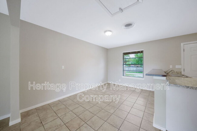 Building Photo - 306 E Cheryl Dr