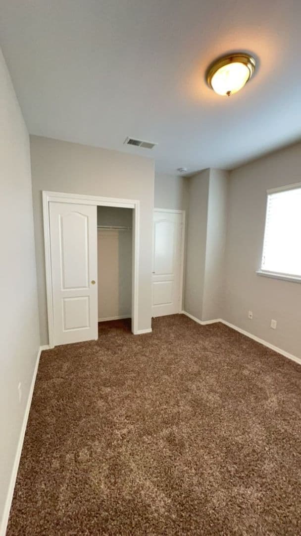 Building Photo - 714 W Riviera Ln