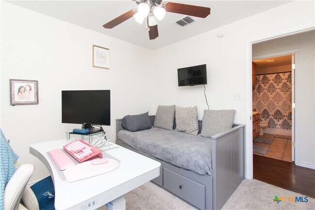 Building Photo - 103 Corral Ct