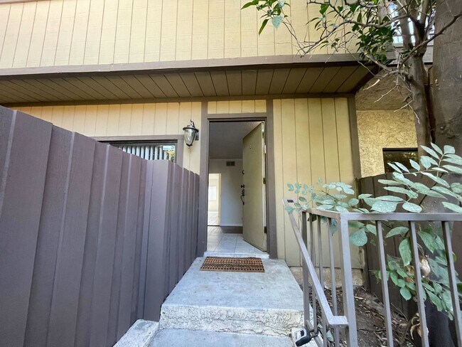 Building Photo - Beautiful 3-Bed/3-Bath Van Nuys Condo – Sp...