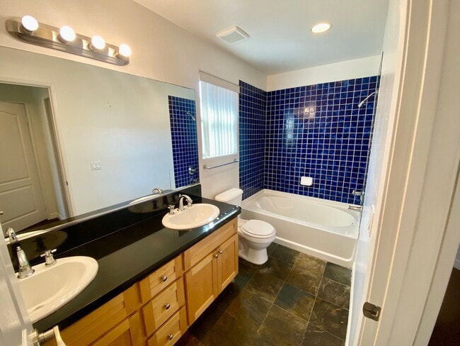 Building Photo - Spacious 4 Bed, 3 Bath Townhouse in Torrance $3,850