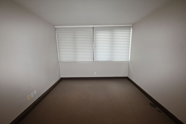 Building Photo - 255 SW Harrison St