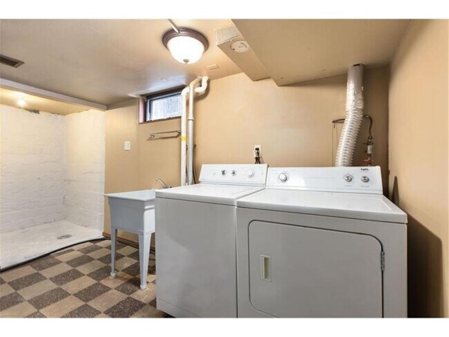 Building Photo - 5449 42nd Ave S