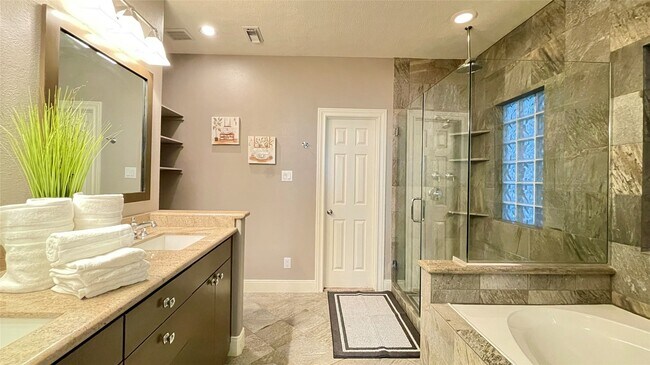 Building Photo - 1013 Gross St