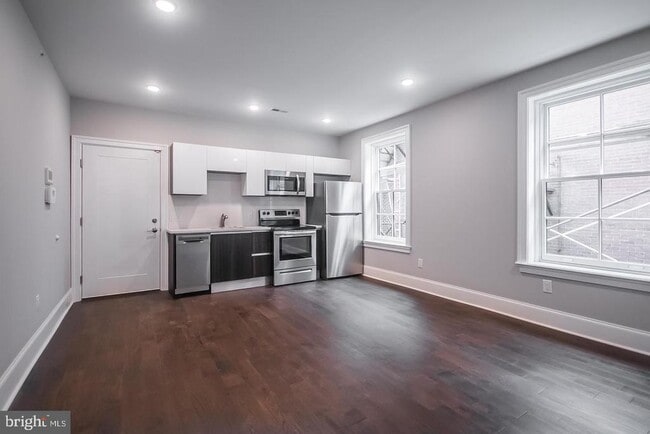 Building Photo - 2010 Walnut St