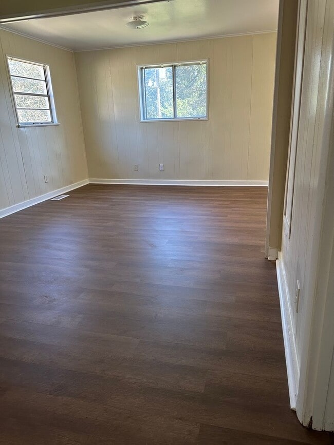 Building Photo - 3 Bedroom and 2 Bathroom home.