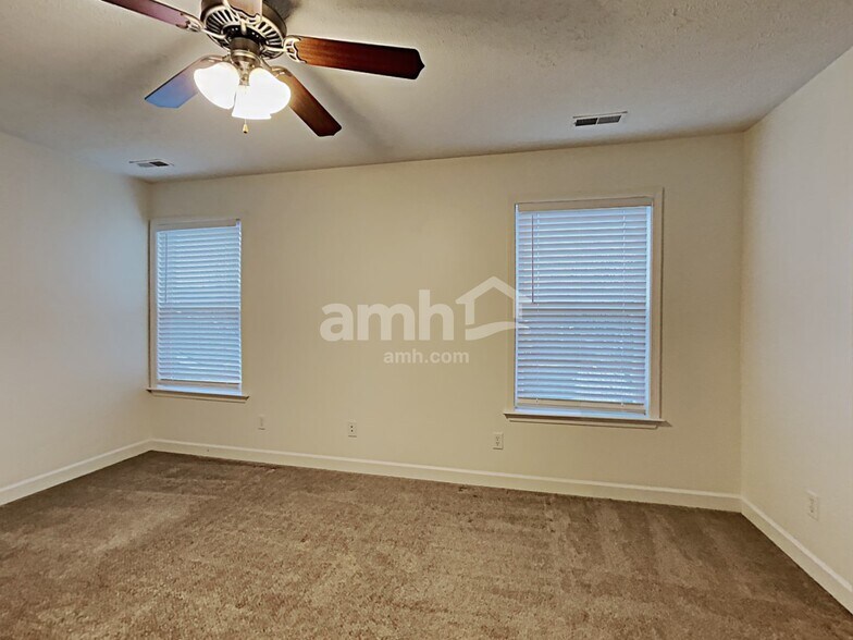 Building Photo - 1504 Beaconcrest Cir