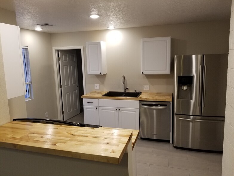 Casita Kitchen - 389 N Donlee Dr