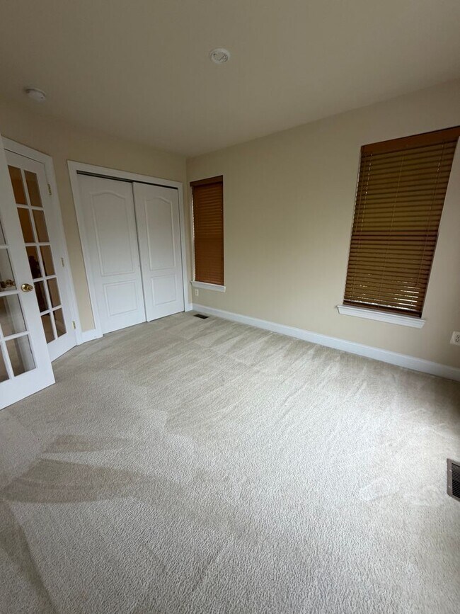 Building Photo - 908 Orchard Ridge Dr