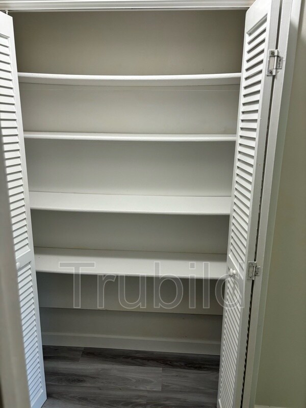 Building Photo - 246 Albatross St