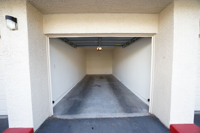 Building Photo - SHOWINGS AVAILABLE NOW