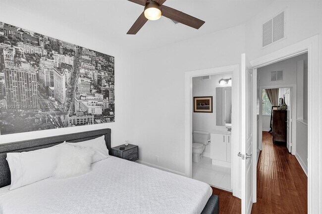 Building Photo - 446 NE 2nd Ave