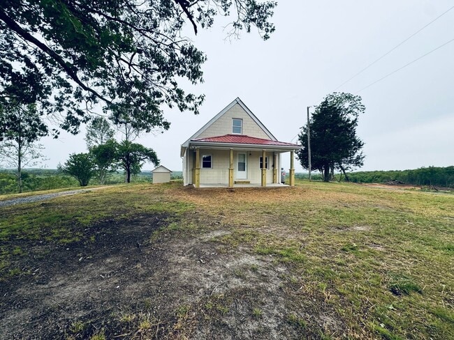 Building Photo - Adorable Home/Country setting