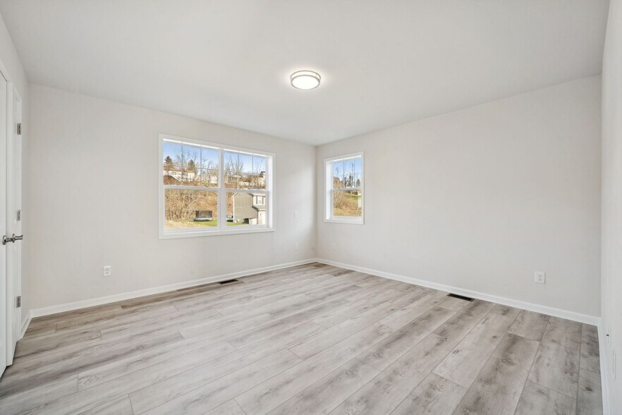 Building Photo - 2213 Lebanon Dr