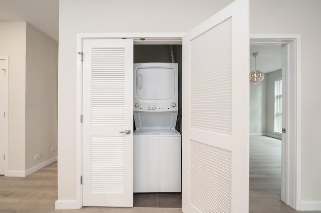 Building Photo - 16 Bennett St