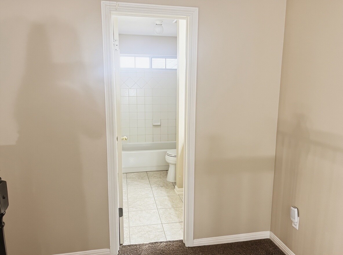 Building Photo - 15201 Calaveras Dr