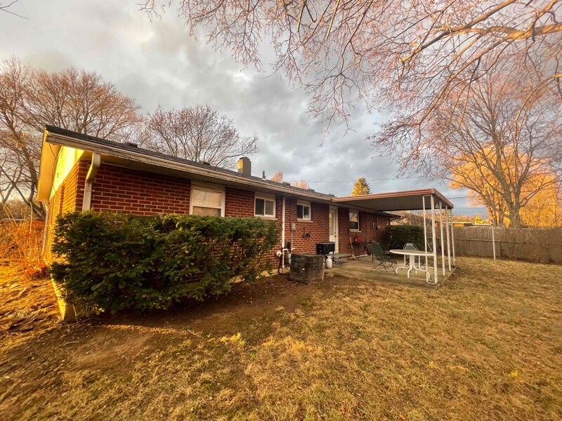 Building Photo - 5756 Kendon St