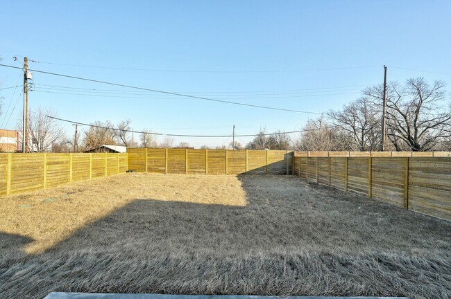 Building Photo - Unique home in OKC