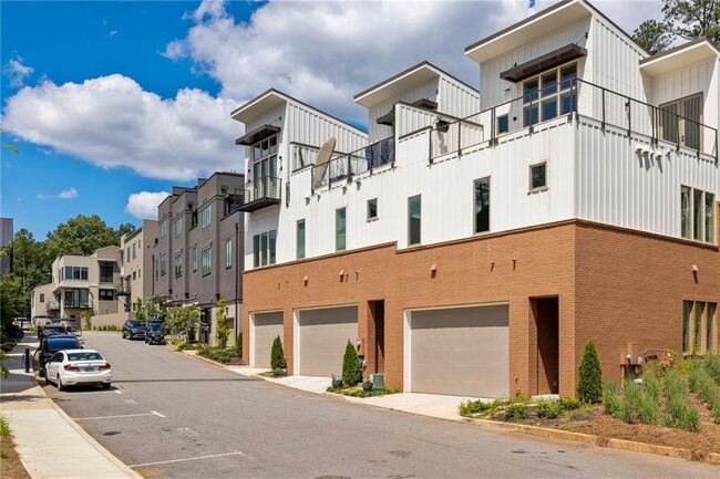 Building Photo - 10900 Serenbe Ln