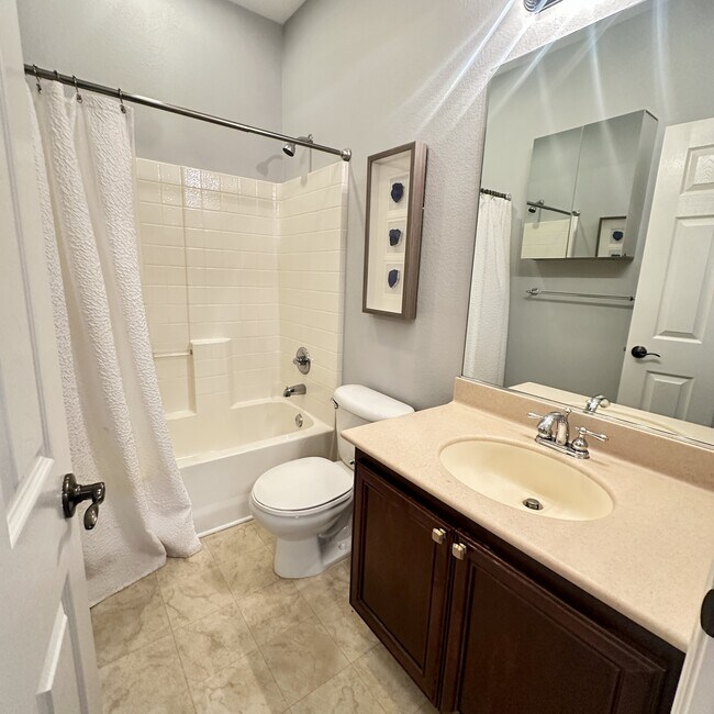 Building Photo - 2649 Villas Way