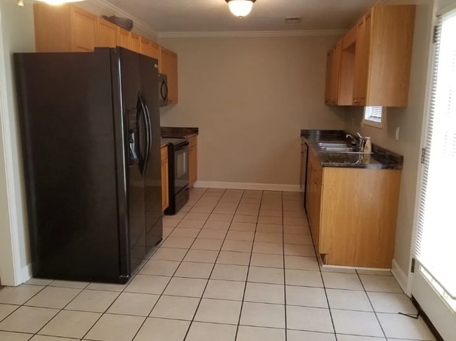 Building Photo - Welcome to your next home! 4 Bed 2 Bath