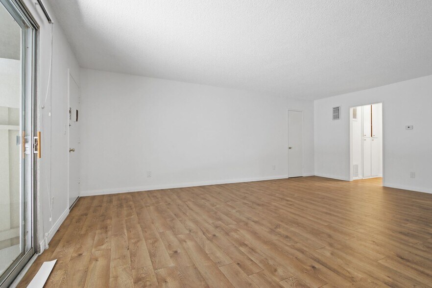 Building Photo - 3625 Mentone Ave