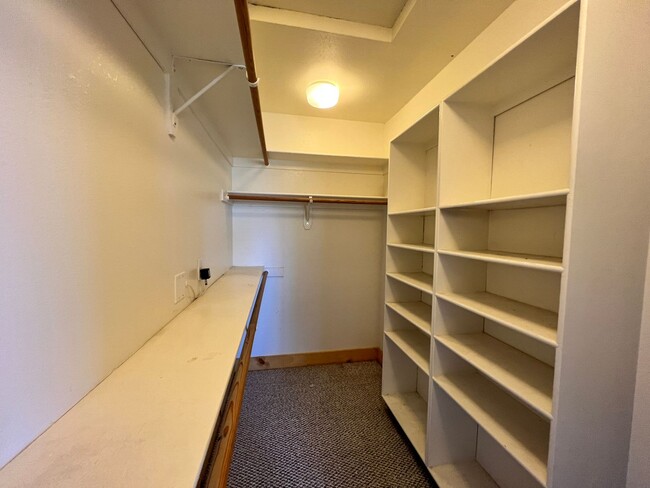 Building Photo - BEAUTIFUL Mountain Home