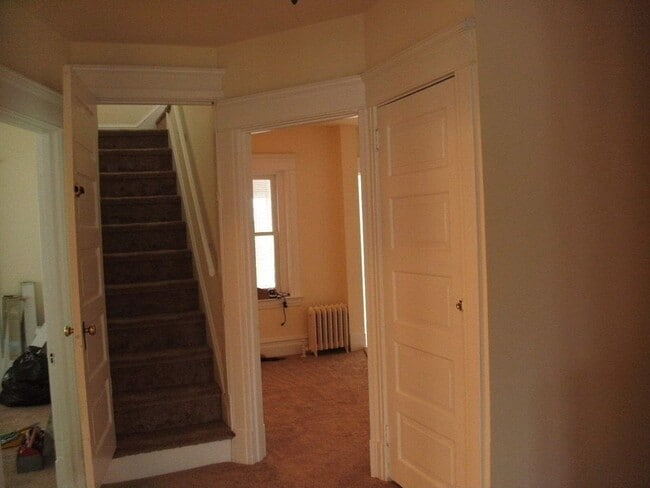 Building Photo - 1242 E High St