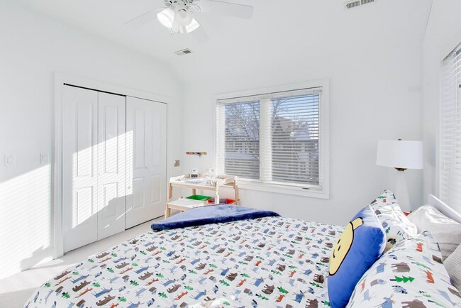 Building Photo - 229 N Myrtle Ave