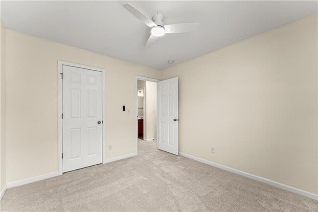 Building Photo - 5165 Sherwood Way