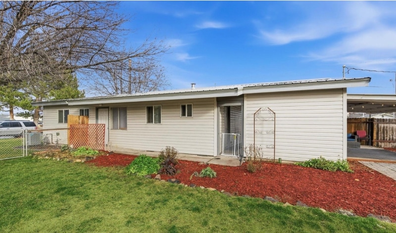 Building Photo - 1131 NE 5th St