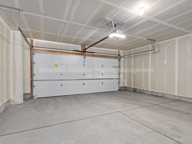 Building Photo - 142 Amboise Ct