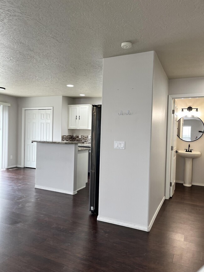 Building Photo - 2057 W Shy Creek Pl