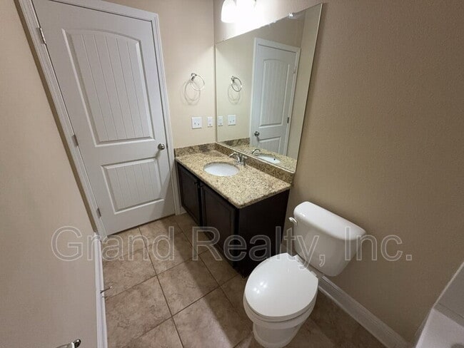 Building Photo - 4818 Dupont Cir