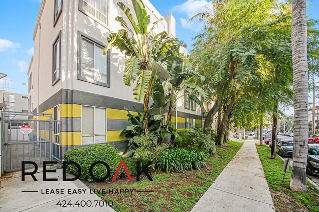 Building Photo - 884 Palm Ave