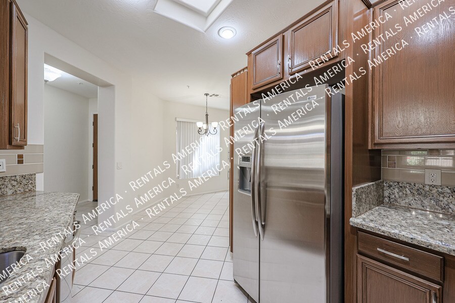 Building Photo - 10232 E Meadow Hill Dr