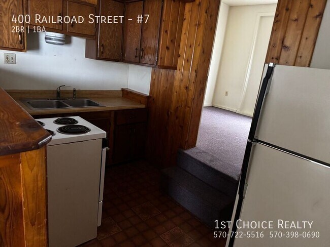 Building Photo - 400 Railroad St