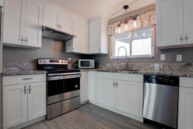 Building Photo - 908 Bonita Ave