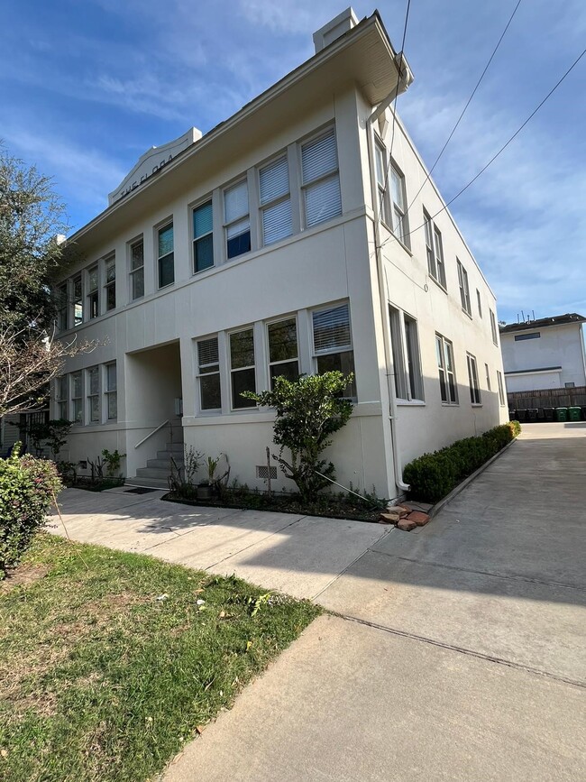 Building Photo - 2905 Albany St