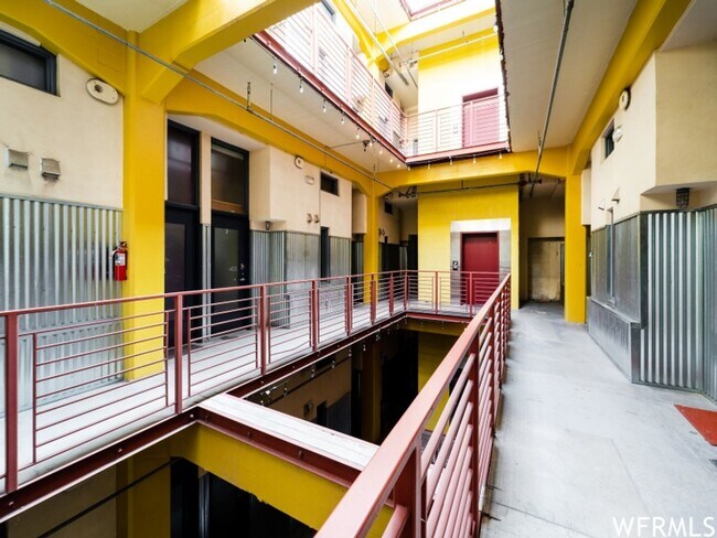 Building Photo - 163 W 200 S
