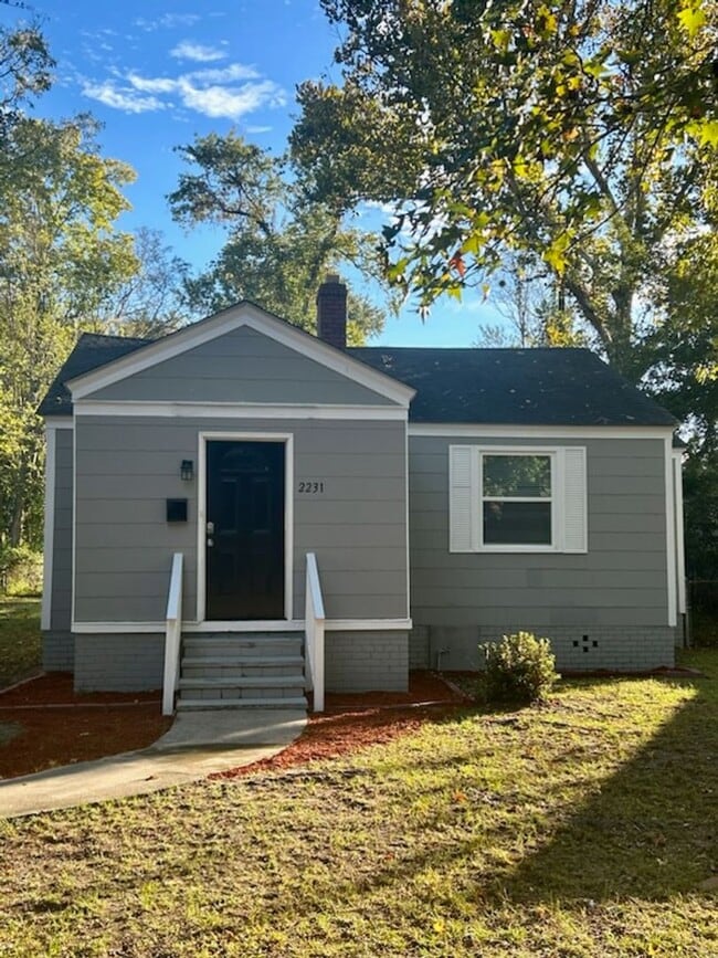 Building Photo - Large 3BR/2BA Near Downtown House For Rent