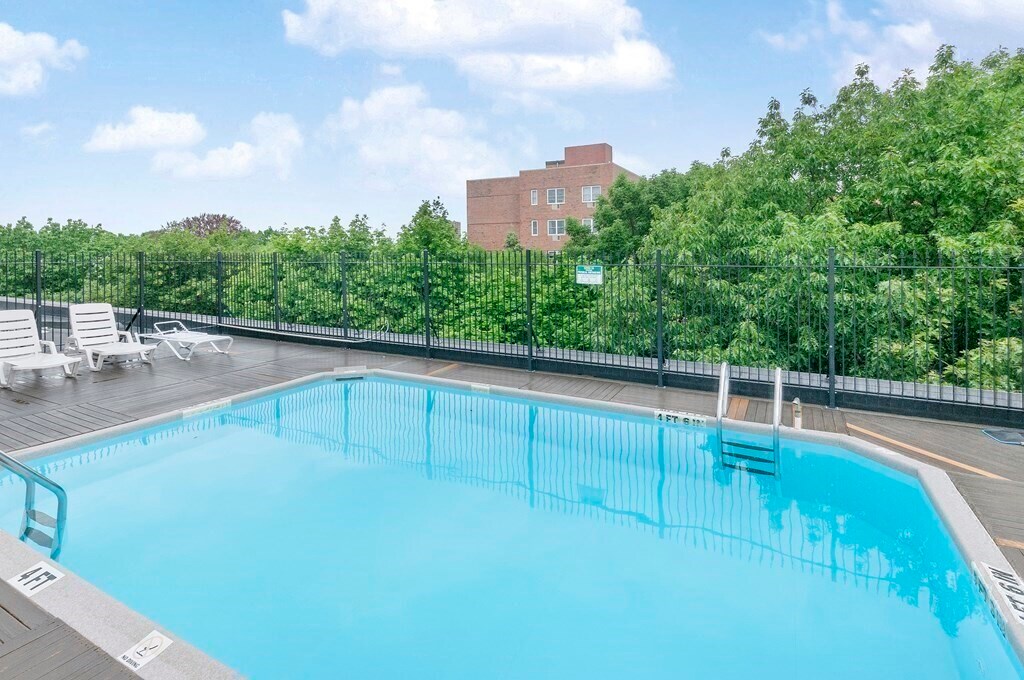 Building Photo - 125 Pleasant St